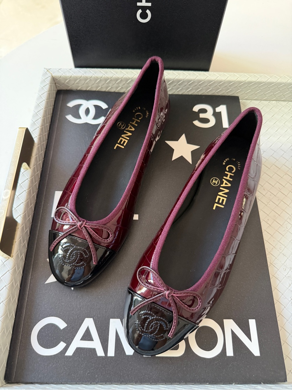 Chanel 26A Burgundy Croc Embossed Patent Metiers Black Cap Toe Ballet Flats 41 - Picture 3 of 17